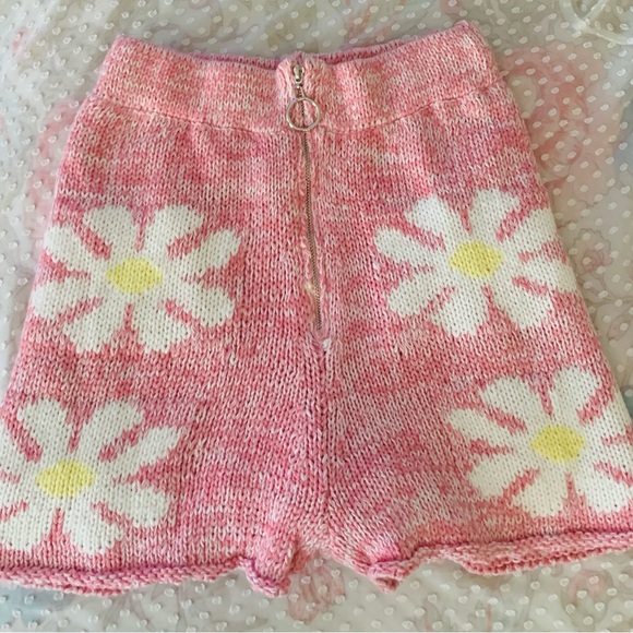 NWT Pink Daisy Print Knit Sweater Shorts by Storia SZ M - Picture 4 of 8